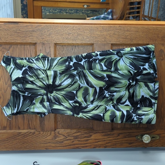 Dressbarn Sheath Sleeveless Dress High Scoop Neck Green Black Floral Print 8 - Picture 1 of 8